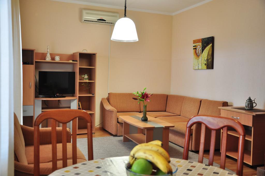 Comfort Apartments Bar Exterior photo